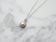 6737392 naszyjnik z perełką swarovski.jpg