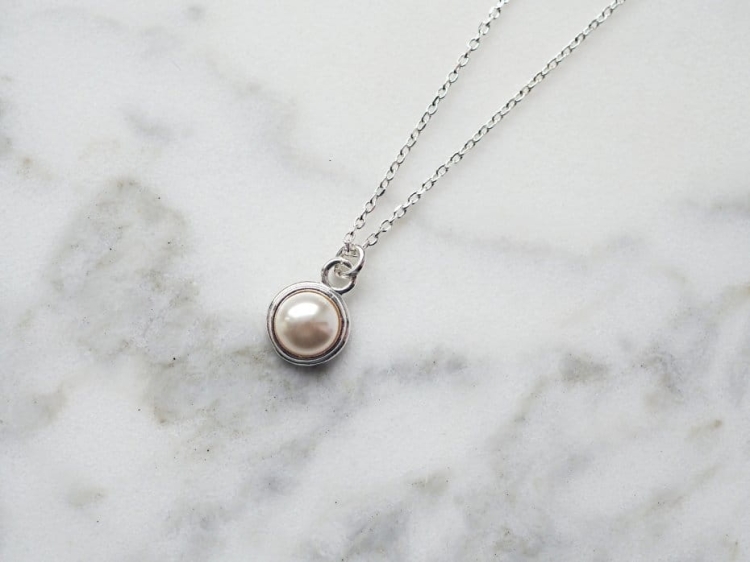 6737392 naszyjnik z perełką swarovski.jpg