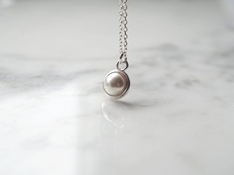 6737392a naszyjnik z perełką swarovski.jpg